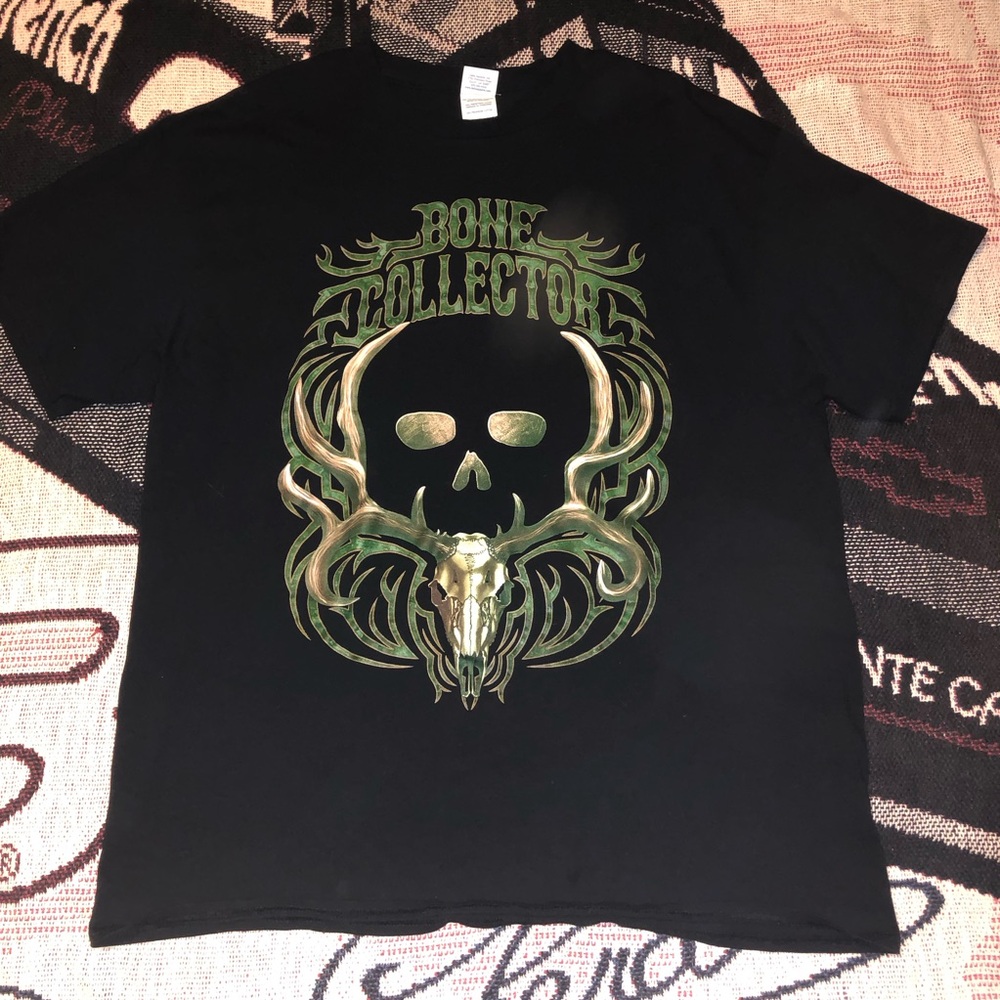 Bone collector graphic tee